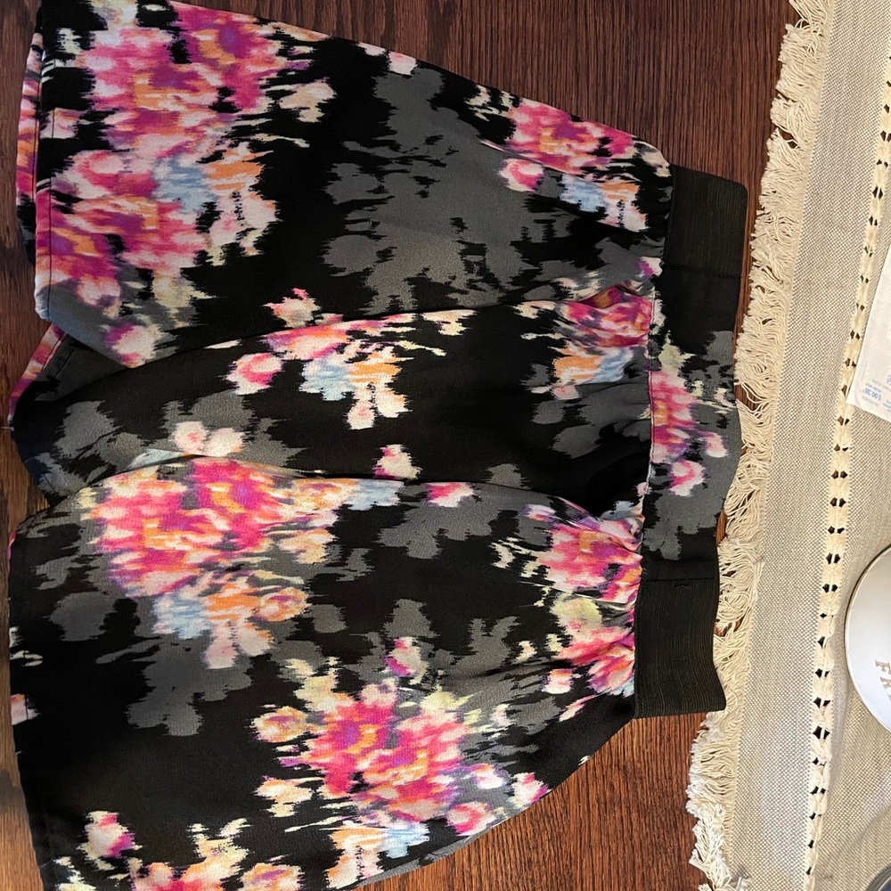 100% polyester skirt